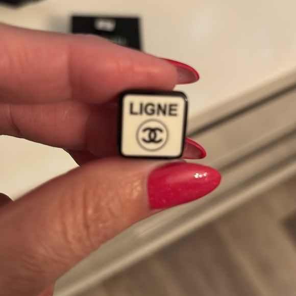 Clip on Chanel square earrings! - Picture 4 of 6